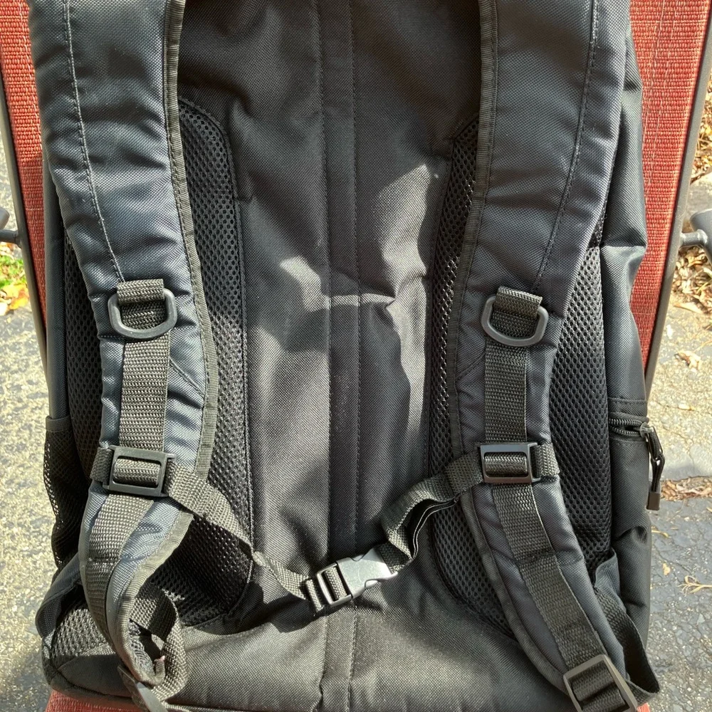 ASUS ROG Black Backpack - Picture 3 of 5